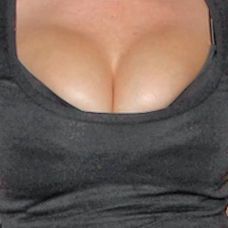 Kelly Osbourne big cleavage at black diamond