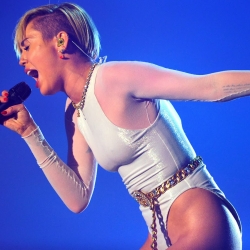 Miley Cyrus camel toe performance