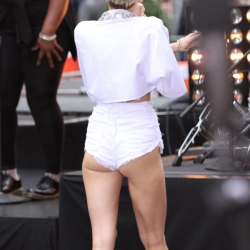 miley cyrus leggy performance on the today show