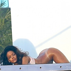 Rihanna Poses for a Nude Photo Shoot