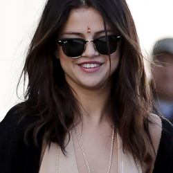 Selena Gomez shows off her cleavage