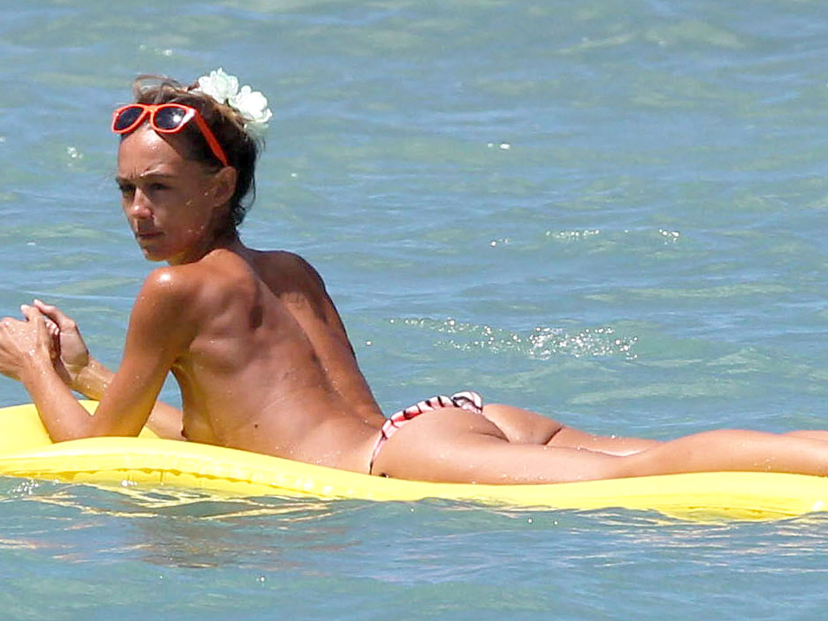 Sharni Vinson Topless in Hawaii.