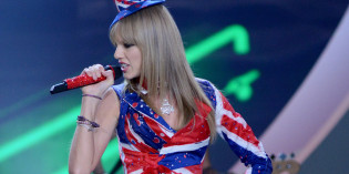 Taylor Swift leggy at VS Fashion Show 2013