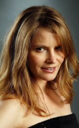  Jennifer Jason Leigh