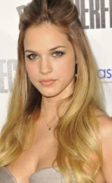  Alexis Knapp